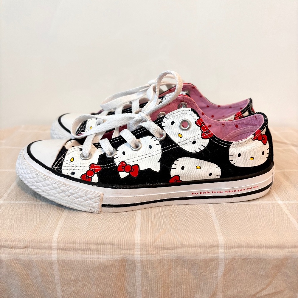 CONVERSE x HELLO KITTY Chuck Taylor ALL STAR Low Top SNEAKERS Shoes Sz Youth 2Y